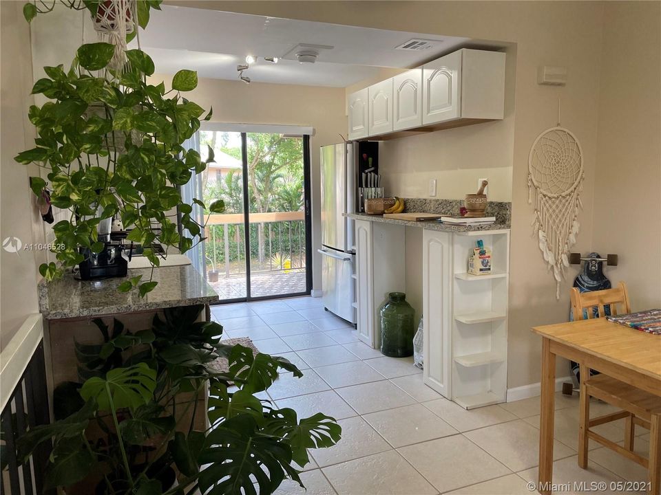 Recently Rented: $1,900 (2 beds, 1 baths, 1067 Square Feet)