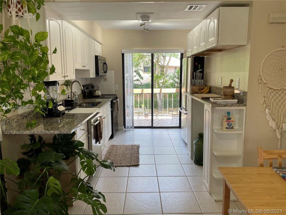 Recently Rented: $1,900 (2 beds, 1 baths, 1067 Square Feet)