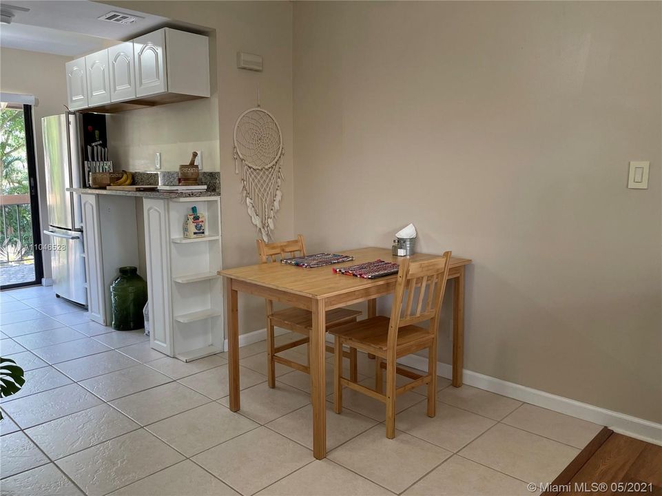 Recently Rented: $1,900 (2 beds, 1 baths, 1067 Square Feet)