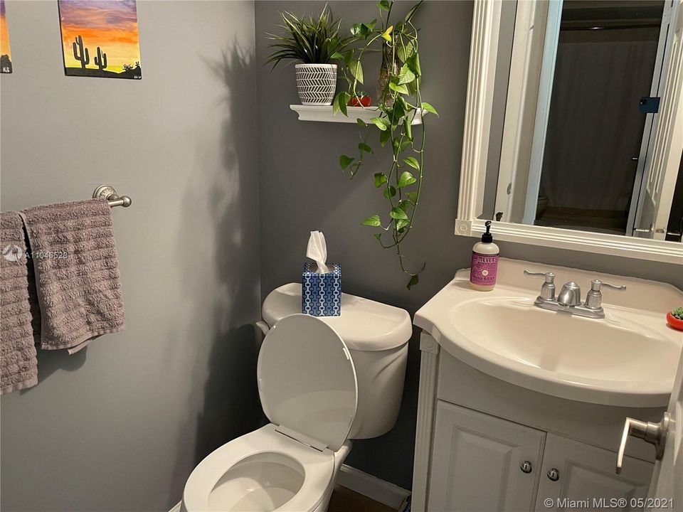 Recently Rented: $1,900 (2 beds, 1 baths, 1067 Square Feet)