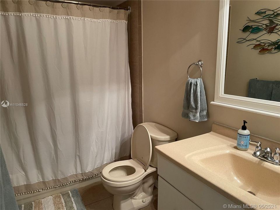 Recently Rented: $1,900 (2 beds, 1 baths, 1067 Square Feet)