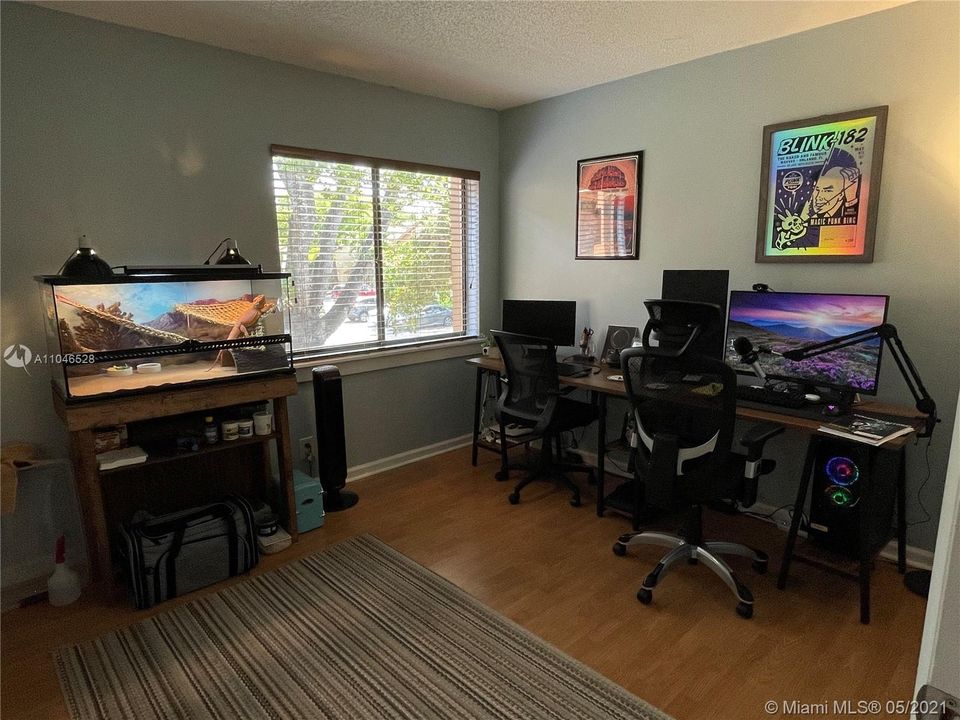 Recently Rented: $1,900 (2 beds, 1 baths, 1067 Square Feet)