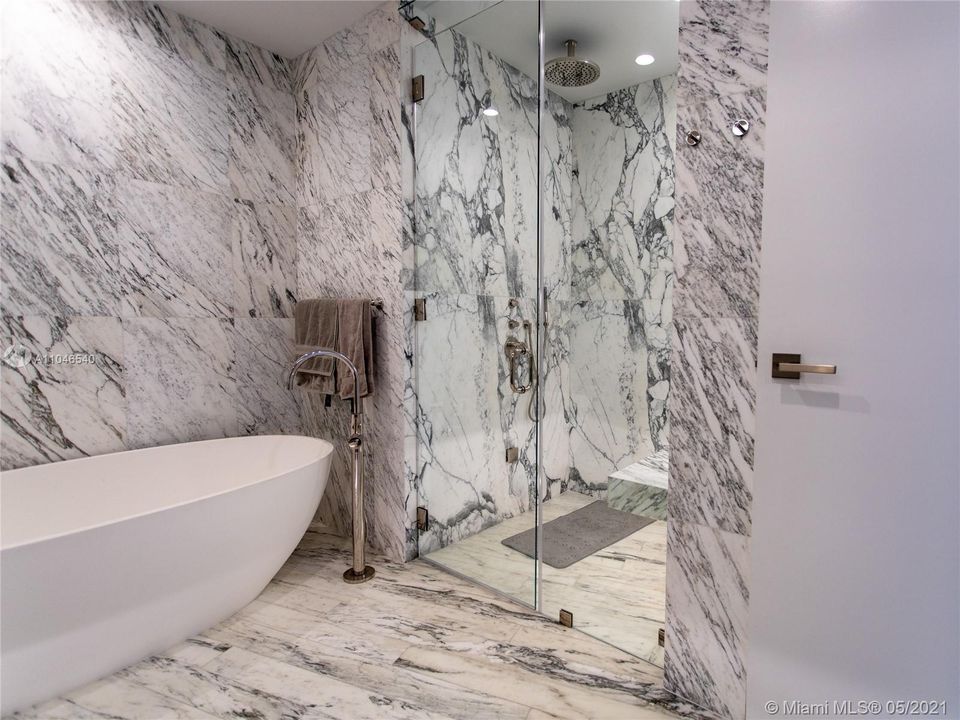 最近租的: $12,500 (2 贝兹, 2 浴室, 1453 平方英尺)