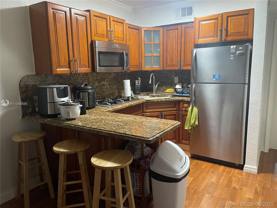 Recently Rented: $1,200 (1 beds, 1 baths, 583 Square Feet)