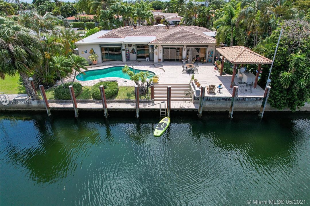 Recently Sold: $1,800,000 (3 beds, 3 baths, 3263 Square Feet)