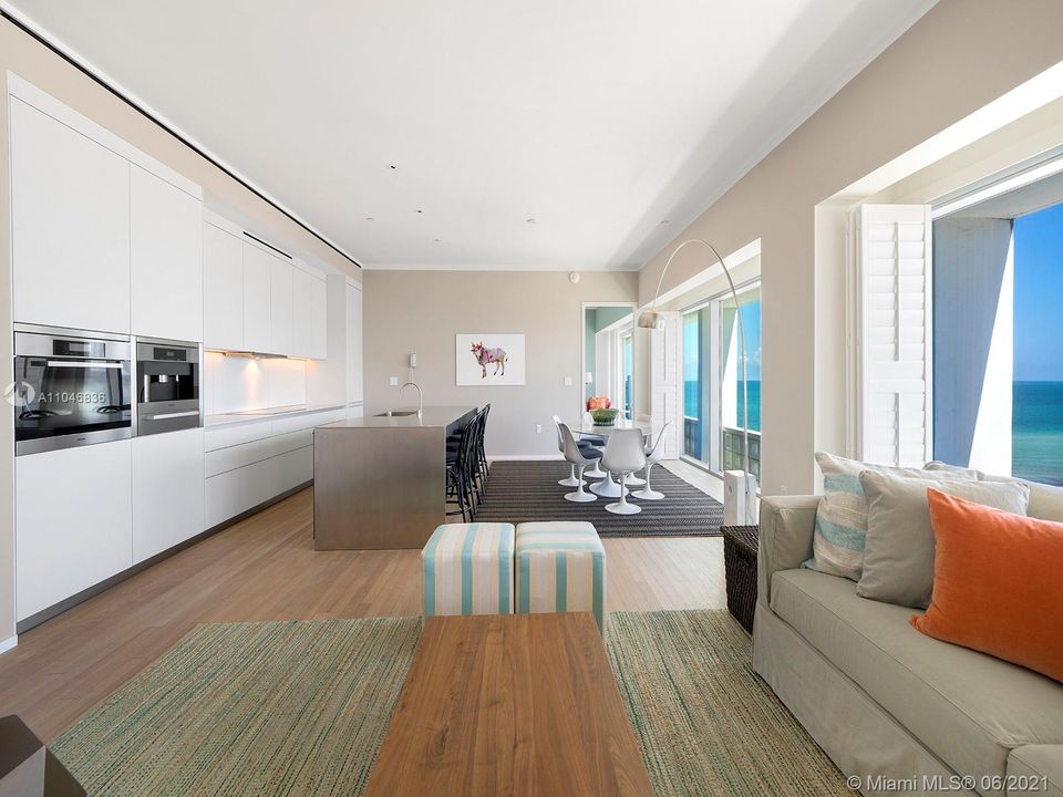 Recently Sold: $3,000,000 (2 beds, 2 baths, 1493 Square Feet)