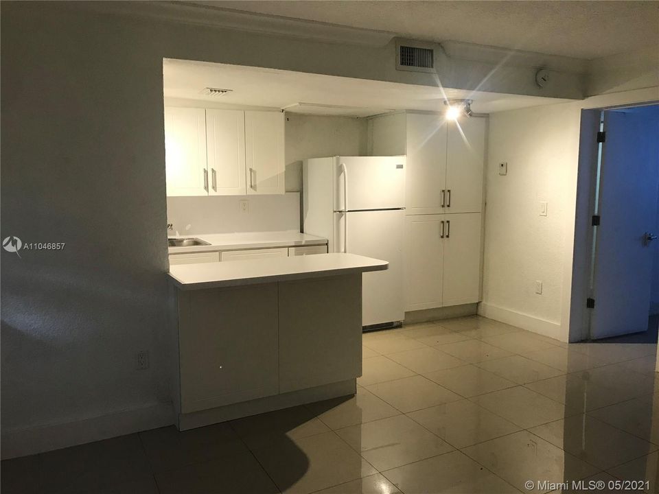 Recently Rented: $1,300 (1 beds, 1 baths, 558 Square Feet)