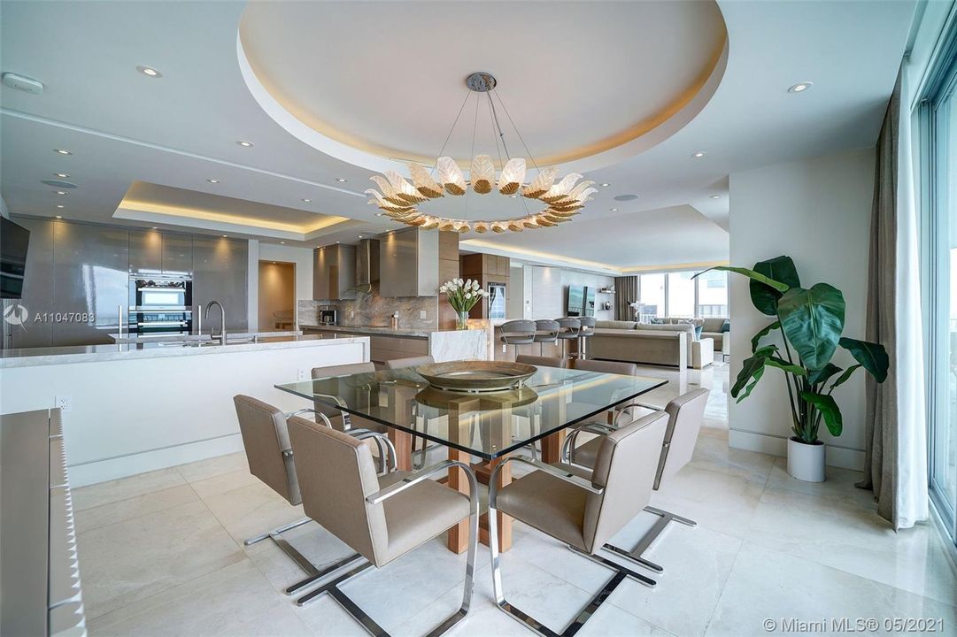Recently Sold: $4,595,000 (4 beds, 3 baths, 3300 Square Feet)