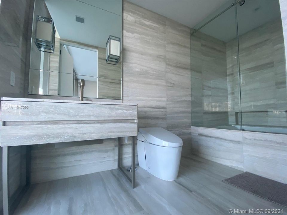 最近租的: $10,000 (2 贝兹, 2 浴室, 1080 平方英尺)