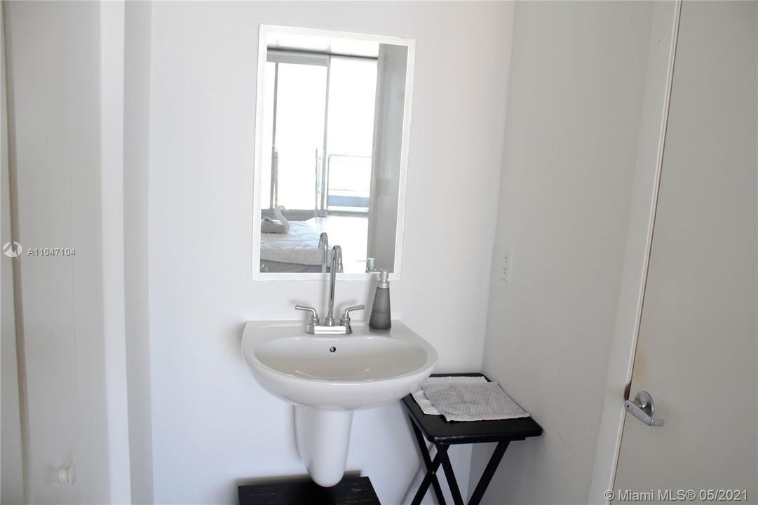 最近租的: $2,400 (1 贝兹, 1 浴室, 795 平方英尺)