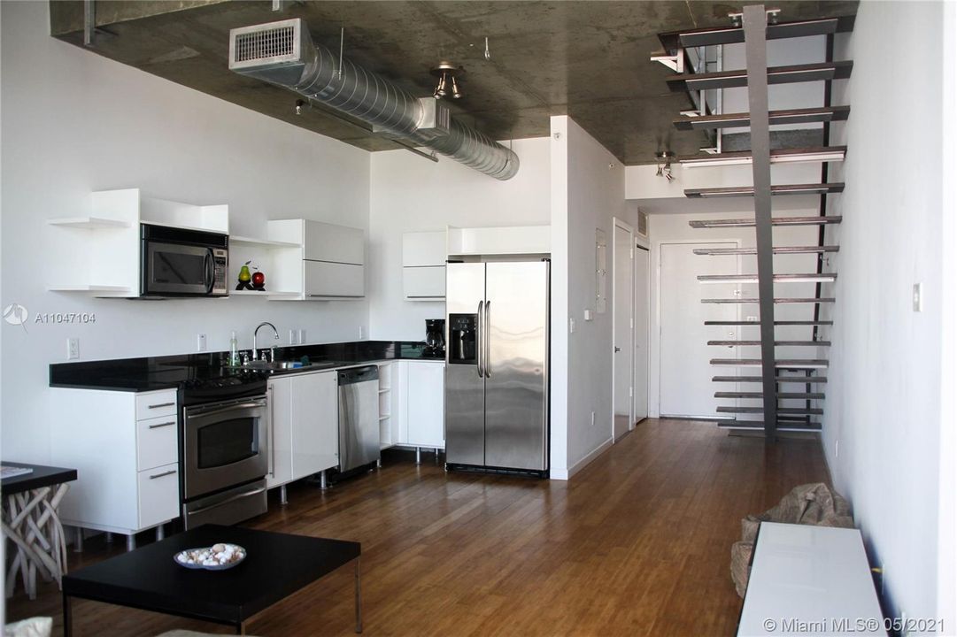 最近租的: $2,400 (1 贝兹, 1 浴室, 795 平方英尺)