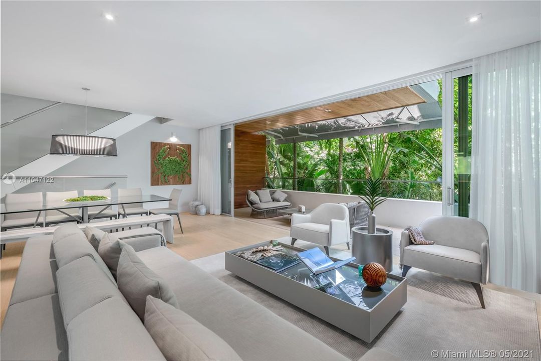 Recently Sold: $2,900,000 (3 beds, 3 baths, 2658 Square Feet)