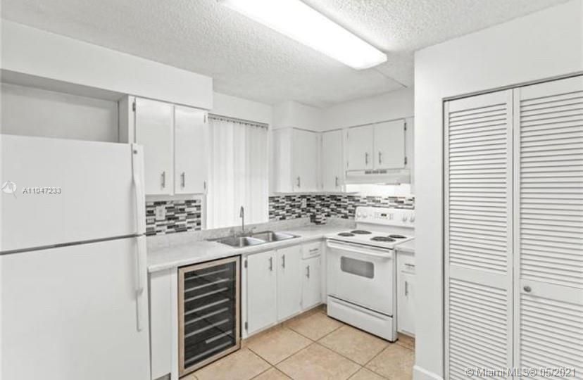 Recently Rented: $1,300 (1 beds, 1 baths, 749 Square Feet)