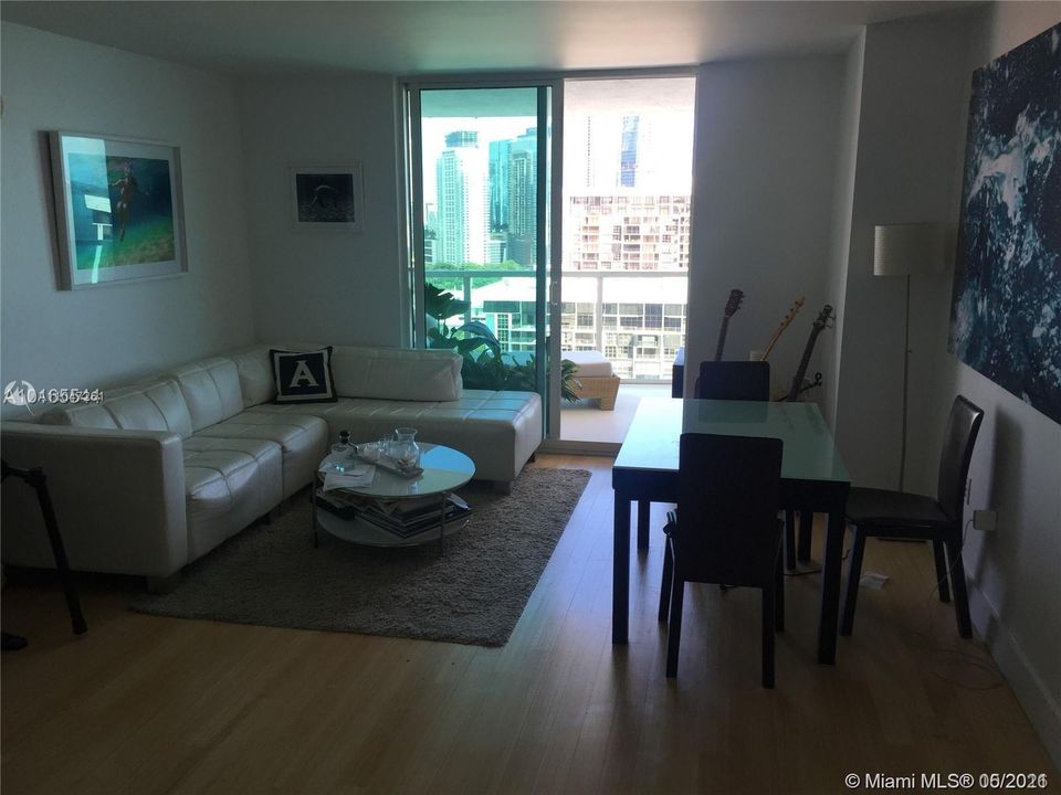 Recently Sold: $435,000 (1 beds, 1 baths, 791 Square Feet)