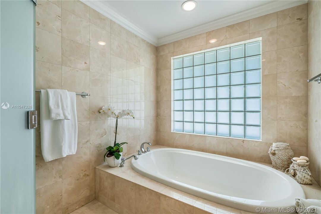 Недавно продано: $1,499,500 (3 спален, 3 ванн, 2584 Квадратных фут)