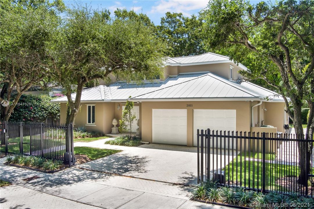 Recently Sold: $1,499,500 (3 beds, 3 baths, 2584 Square Feet)