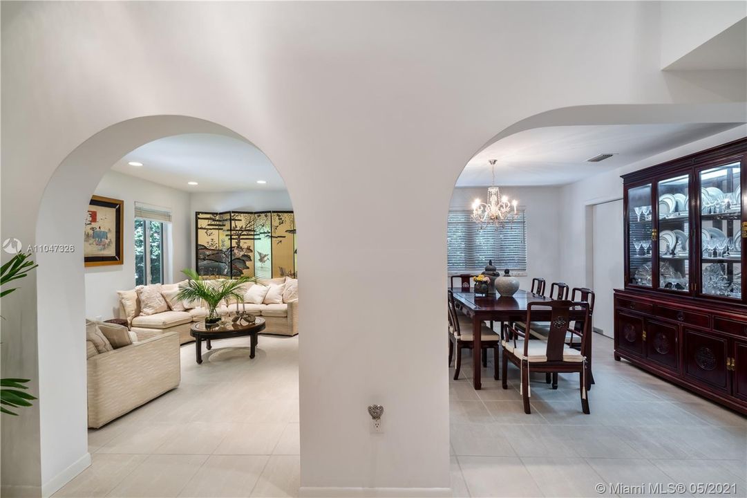 Recently Sold: $1,499,500 (3 beds, 3 baths, 2584 Square Feet)