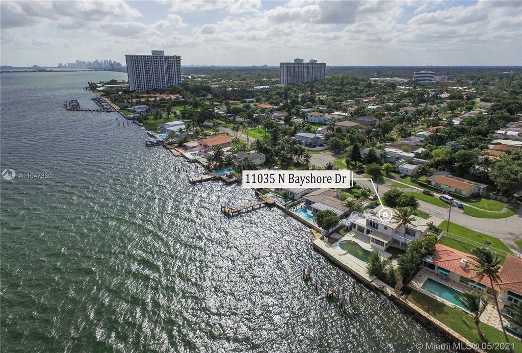 Recently Sold: $2,100,000 (3 beds, 2 baths, 2706 Square Feet)