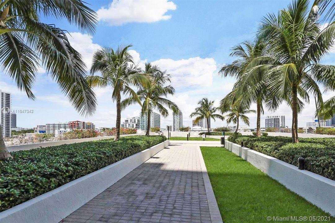 Recently Sold: $725,000 (3 beds, 3 baths, 1680 Square Feet)