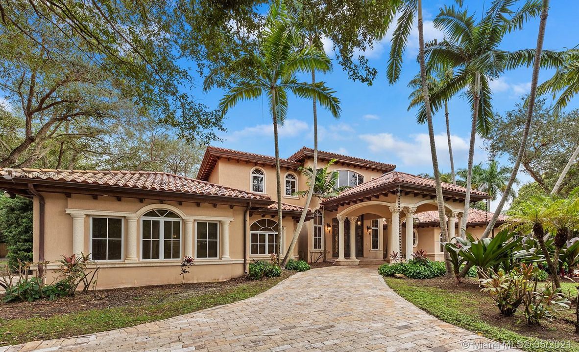 Recently Sold: $3,500,000 (7 beds, 8 baths, 7636 Square Feet)
