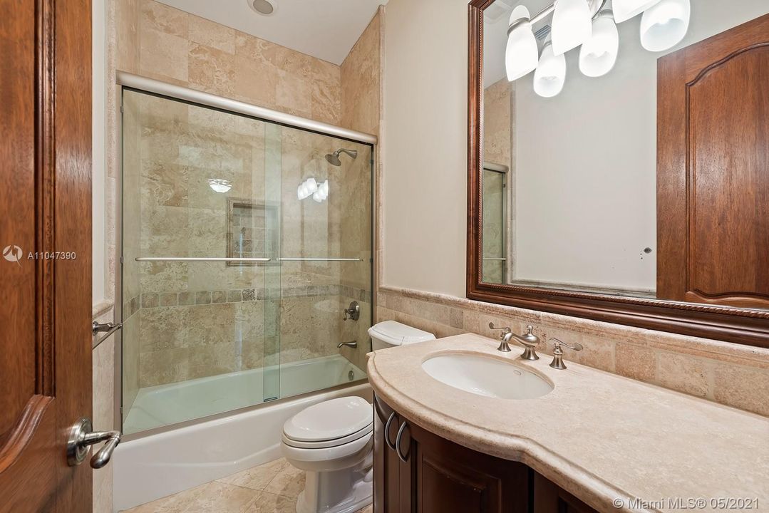 最近售出: $3,500,000 (7 贝兹, 8 浴室, 7636 平方英尺)