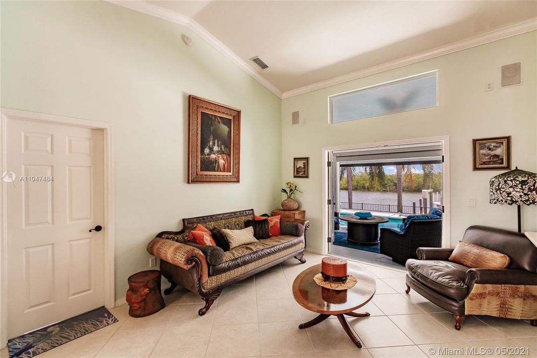 Recently Sold: $875,000 (3 beds, 2 baths, 1975 Square Feet)