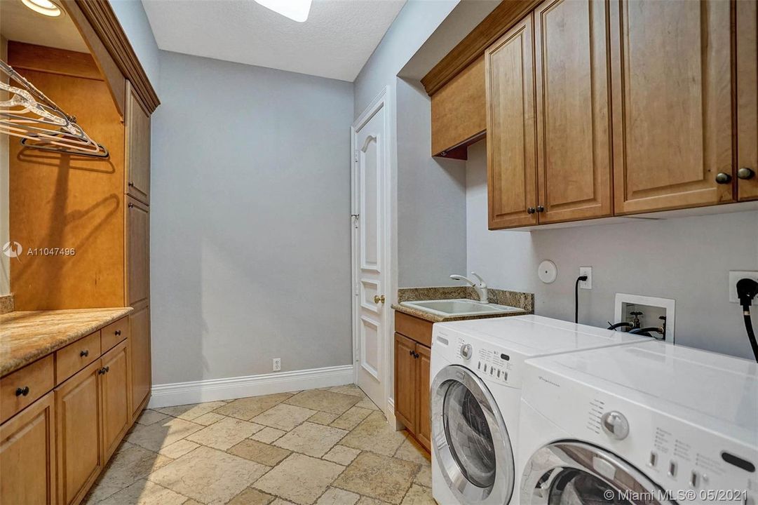 Недавно арендовано: $25,000 (6 спален, 7 ванн, 9269 Квадратных фут)