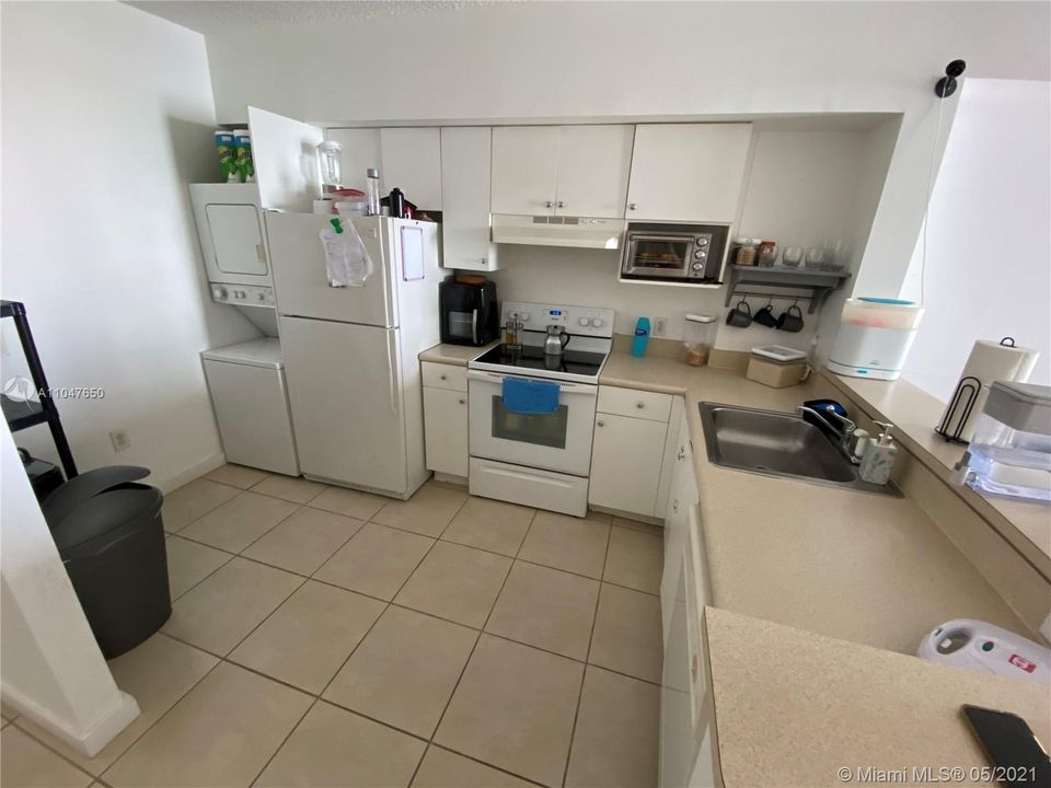 Recently Rented: $1,800 (2 beds, 1 baths, 1056 Square Feet)