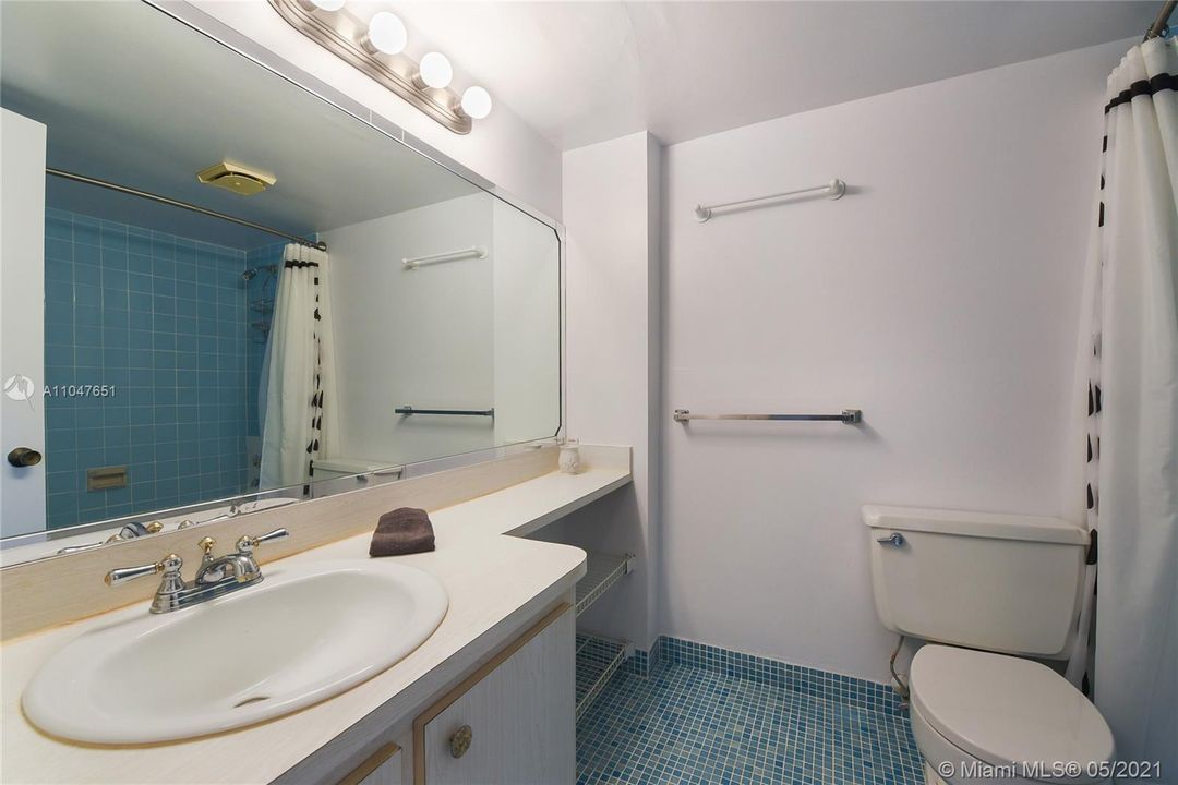 Недавно арендовано: $1,700 (2 спален, 1 ванн, 1018 Квадратных фут)