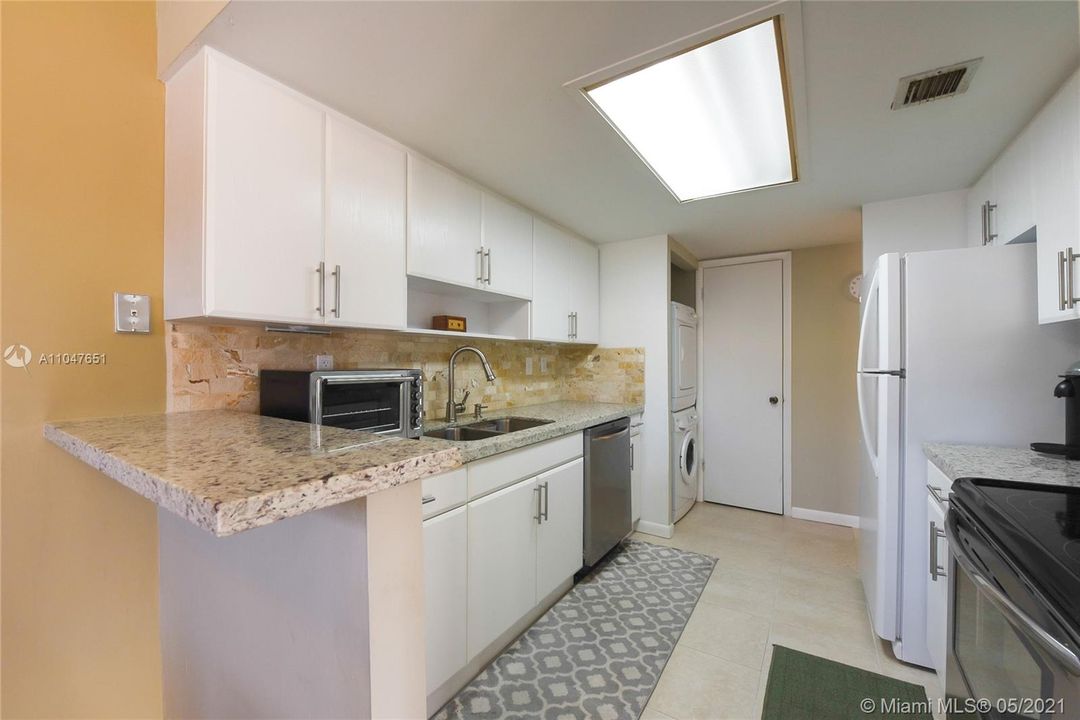 Recently Rented: $1,700 (2 beds, 1 baths, 1018 Square Feet)