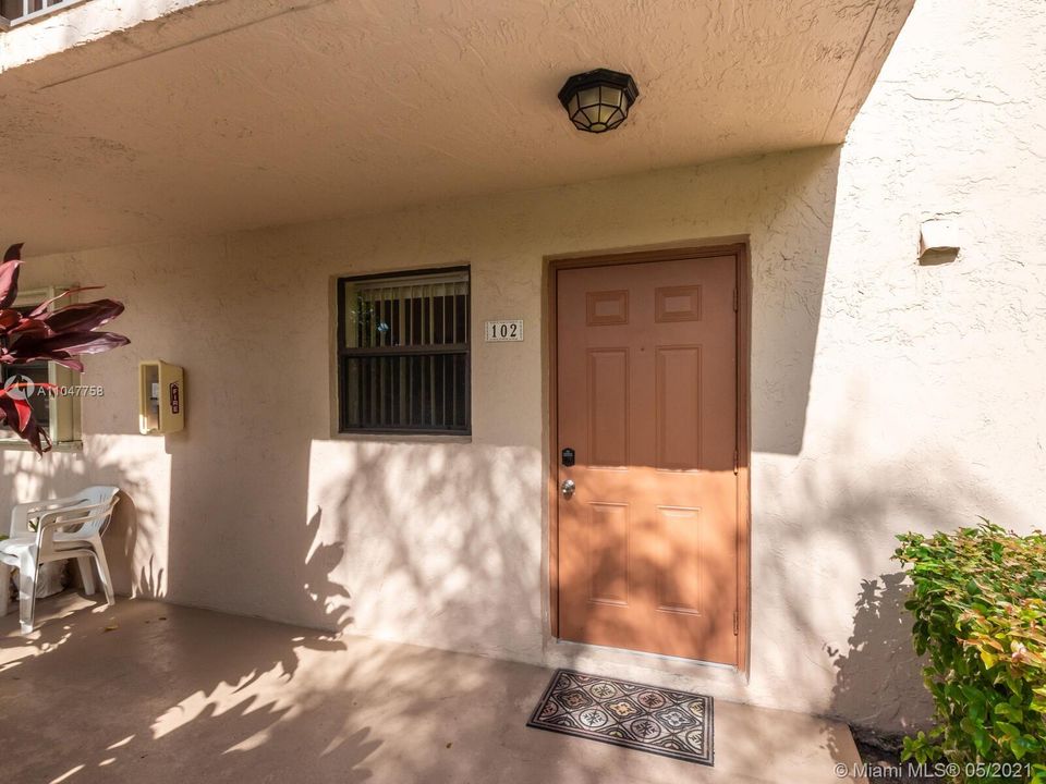 Recently Sold: $190,000 (2 beds, 2 baths, 800 Square Feet)