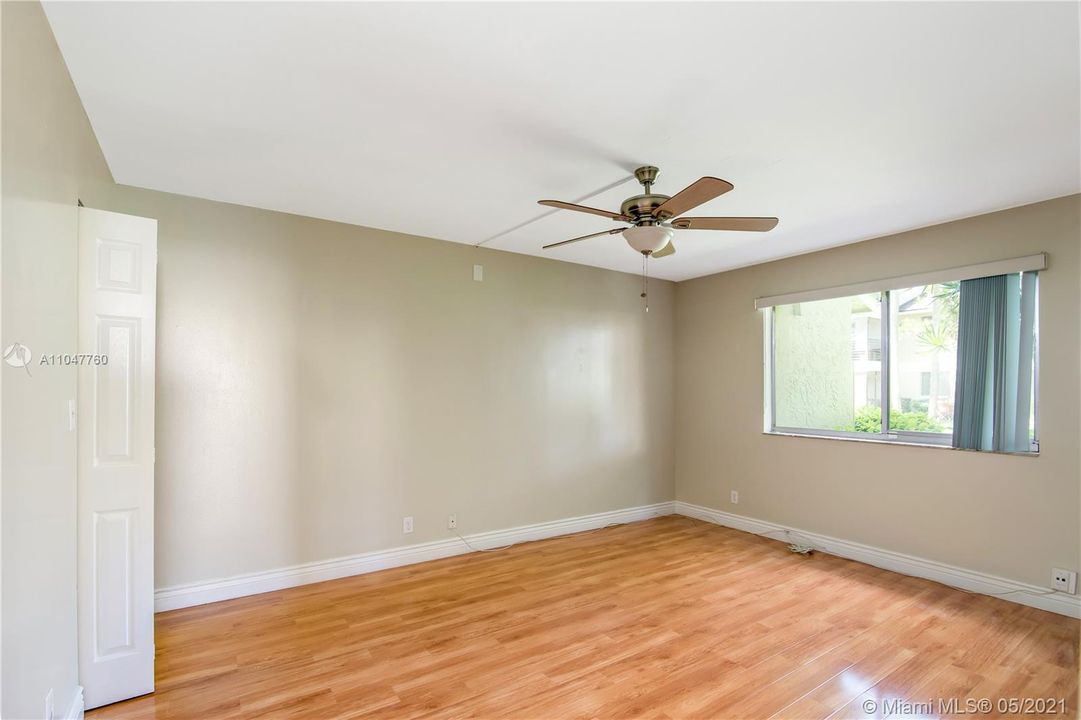 Recently Sold: $179,900 (2 beds, 2 baths, 1080 Square Feet)