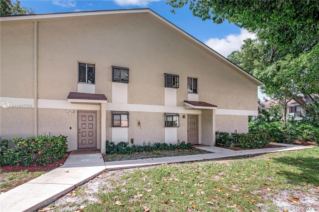 Recently Sold: $179,900 (2 beds, 2 baths, 1080 Square Feet)