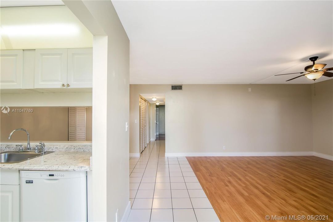 Recently Sold: $179,900 (2 beds, 2 baths, 1080 Square Feet)