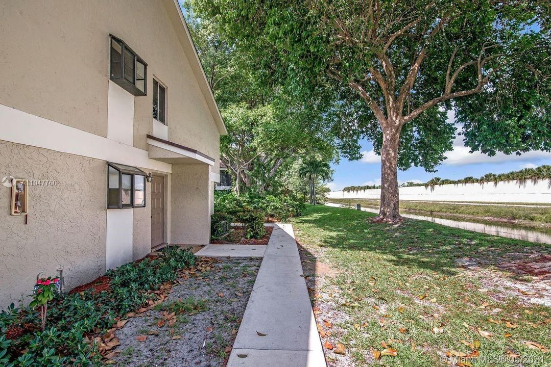 Recently Sold: $179,900 (2 beds, 2 baths, 1080 Square Feet)