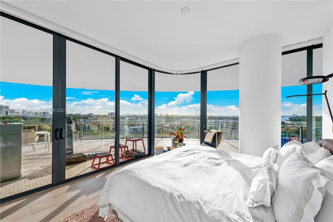 Recently Sold: $4,999,000 (2 beds, 2 baths, 1773 Square Feet)