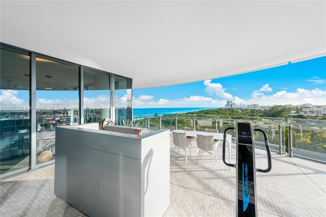 Recently Sold: $4,999,000 (2 beds, 2 baths, 1773 Square Feet)