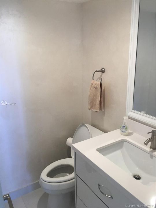 Recently Sold: $245,000 (1 beds, 1 baths, 616 Square Feet)