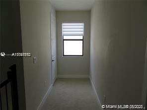 Недавно продано: $525,000 (5 спален, 3 ванн, 2436 Квадратных фут)