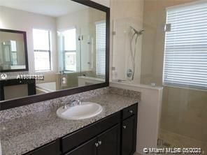 Недавно продано: $525,000 (5 спален, 3 ванн, 2436 Квадратных фут)