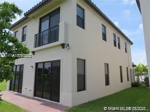 Недавно продано: $525,000 (5 спален, 3 ванн, 2436 Квадратных фут)