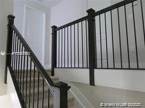 Недавно продано: $525,000 (5 спален, 3 ванн, 2436 Квадратных фут)