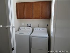 Недавно продано: $525,000 (5 спален, 3 ванн, 2436 Квадратных фут)