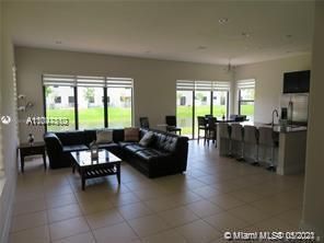 Недавно продано: $525,000 (5 спален, 3 ванн, 2436 Квадратных фут)