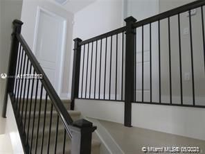 Недавно продано: $525,000 (5 спален, 3 ванн, 2436 Квадратных фут)