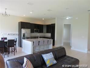 Недавно продано: $525,000 (5 спален, 3 ванн, 2436 Квадратных фут)