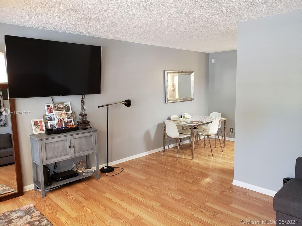 Recently Sold: $115,000 (1 beds, 1 baths, 685 Square Feet)