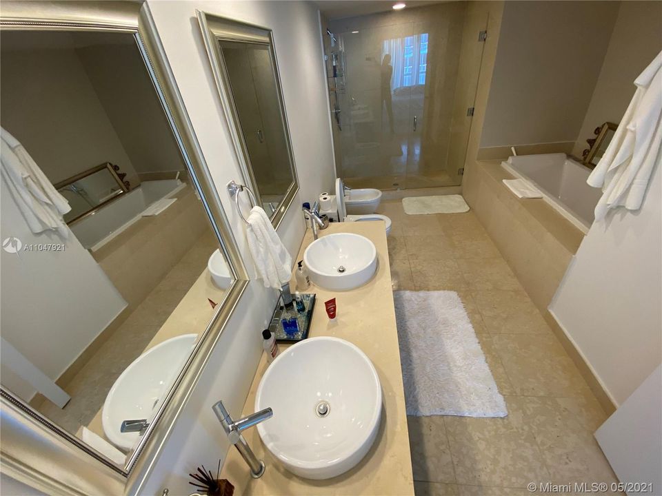 最近租的: $5,900 (2 贝兹, 2 浴室, 1327 平方英尺)