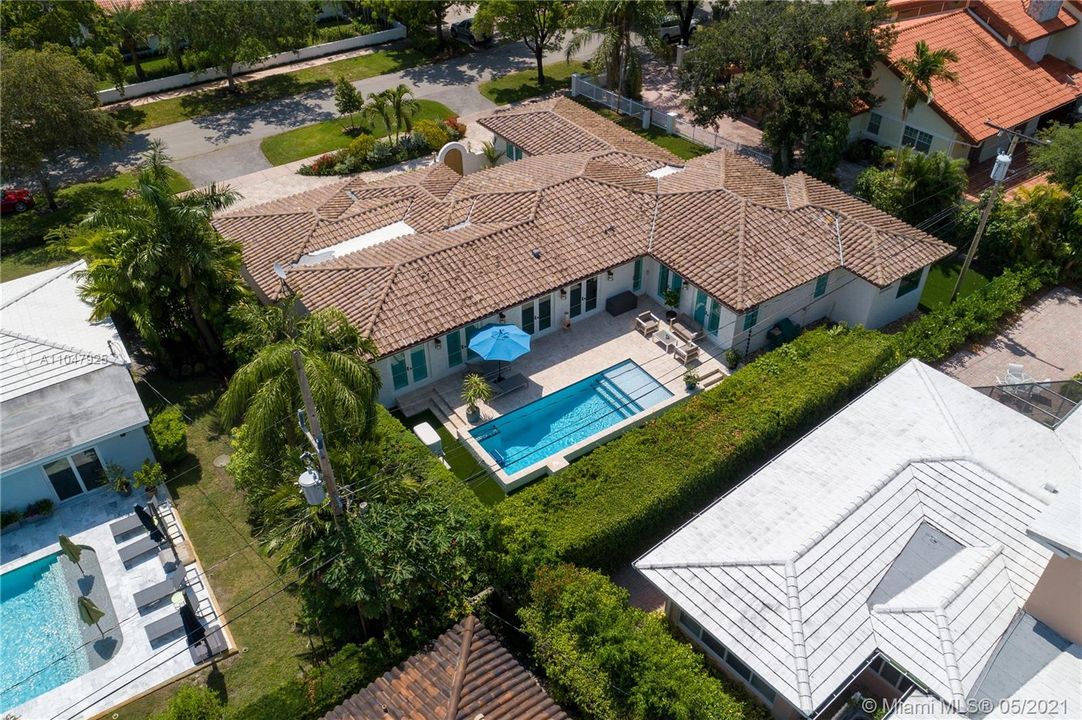 Recently Sold: $2,000,000 (4 beds, 3 baths, 2968 Square Feet)