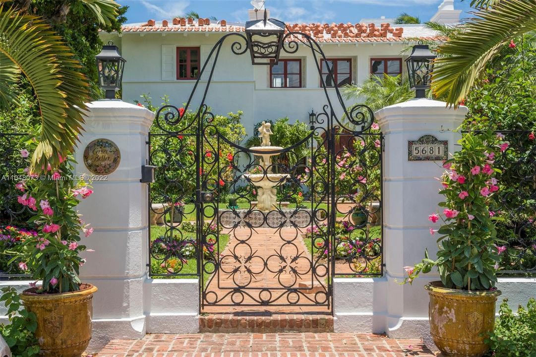 Recently Sold: $9,990,000 (8 beds, 7 baths, 6458 Square Feet)